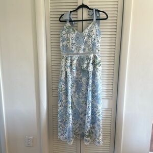 GORGEOUS!!!! This dress, gorgeous lace, adjustable straps with ties.